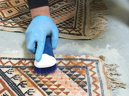 پاک کردن لکه آب از روی فرش