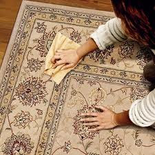 نحوه پاک کردن لکه روغن از روی فرش